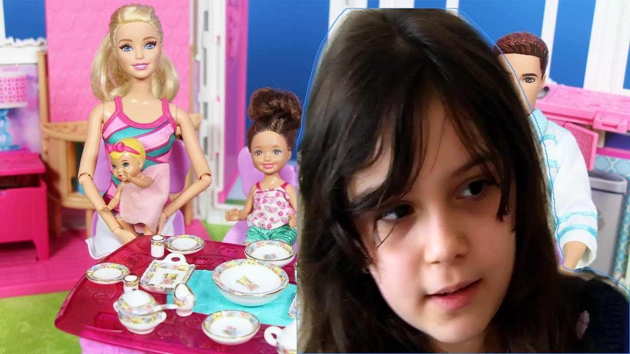 İdil Barbie Oyuncakları ile Oynuyor. (Barbie Oyuncak açma videoları