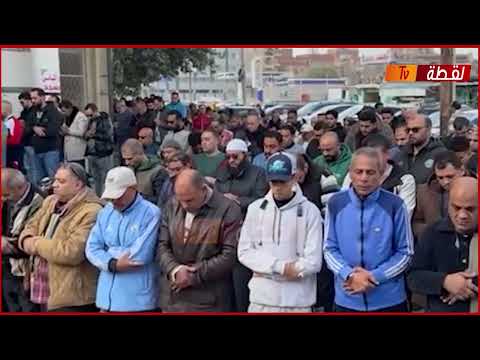 تأثر الفنان سعد الصغير ومحمود الليثي خلال تشييع جنازة والدة المطرب الشعبي رضا البحراوي 