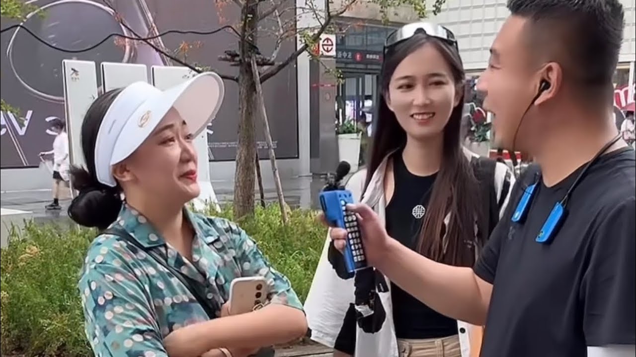 元帅户外搞笑与母女俩互动