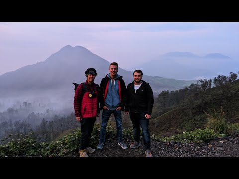 Vídeo: Com visitar el volcà de foc blau d'Indonèsia, Kawah Ijen