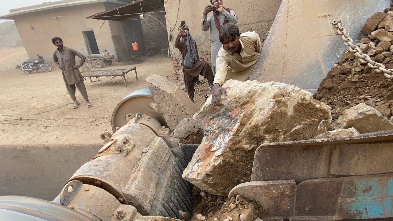 "Big Rock Crusher Machine: A Giant in Action"Big Rock Crushing: A Powerful Process"