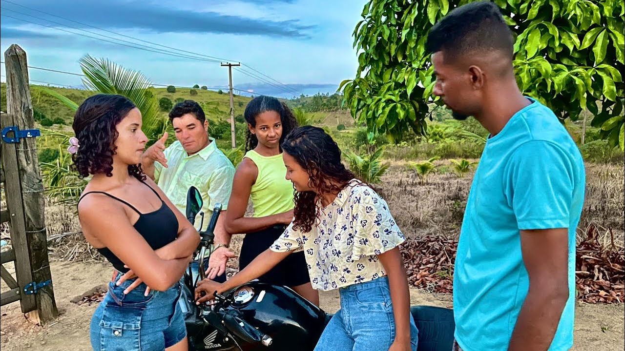 MULHER INVEJOSA FAZ INFERNO NA VIDA DA SUA MELHOR AMIGA 