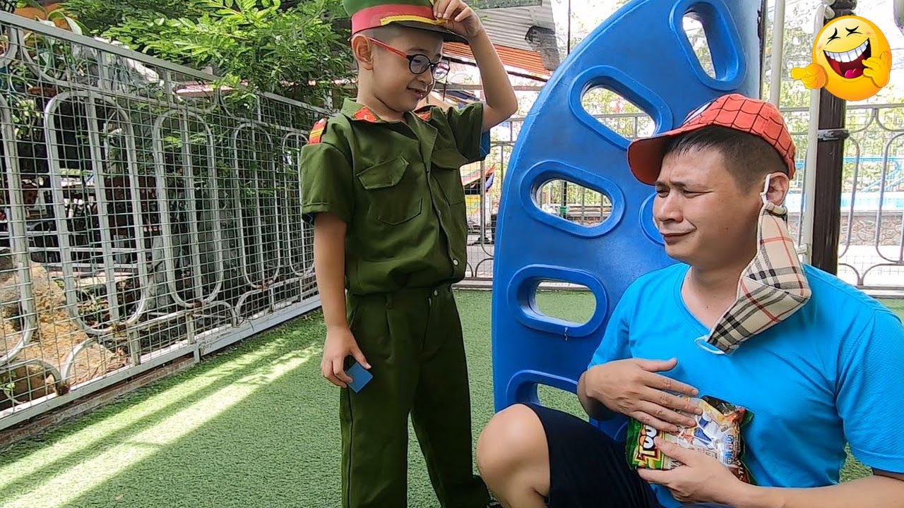 Bé Học Đòi Làm Cảnh Sát, Công An Tí Hon Giúp Đỡ Cô Chủ Bán Hàng Trong Siêu Thị! Thầy Thái Vlog