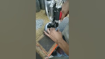 Automatic riveting machine for riveting electrical appliances (rice cooker)