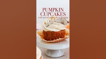 The best pumpkin cupcakes I’ve ever had 🙌🏽 #pumpkin #cupcakes #creamcheesefrosting