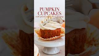 The best pumpkin cupcakes I’ve ever had 🙌🏽 #pumpkin #cupcakes #creamcheesefrosting