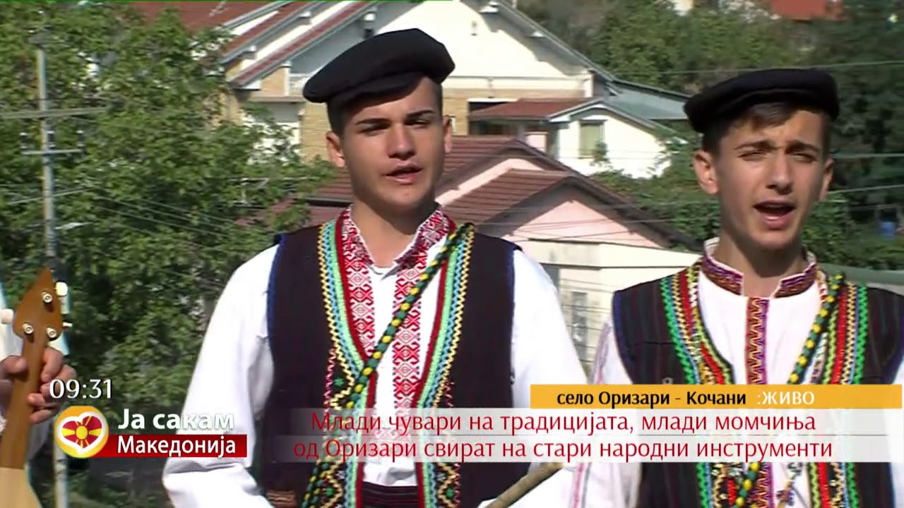 Чувари на традицијата, млади момчиња од Оризари свират на стари, народни инструменти