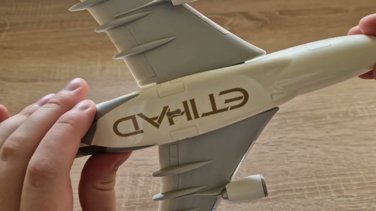 UNBOXING: Etihad Airbus A380 (1:250) – Registration A6-APJ… or is