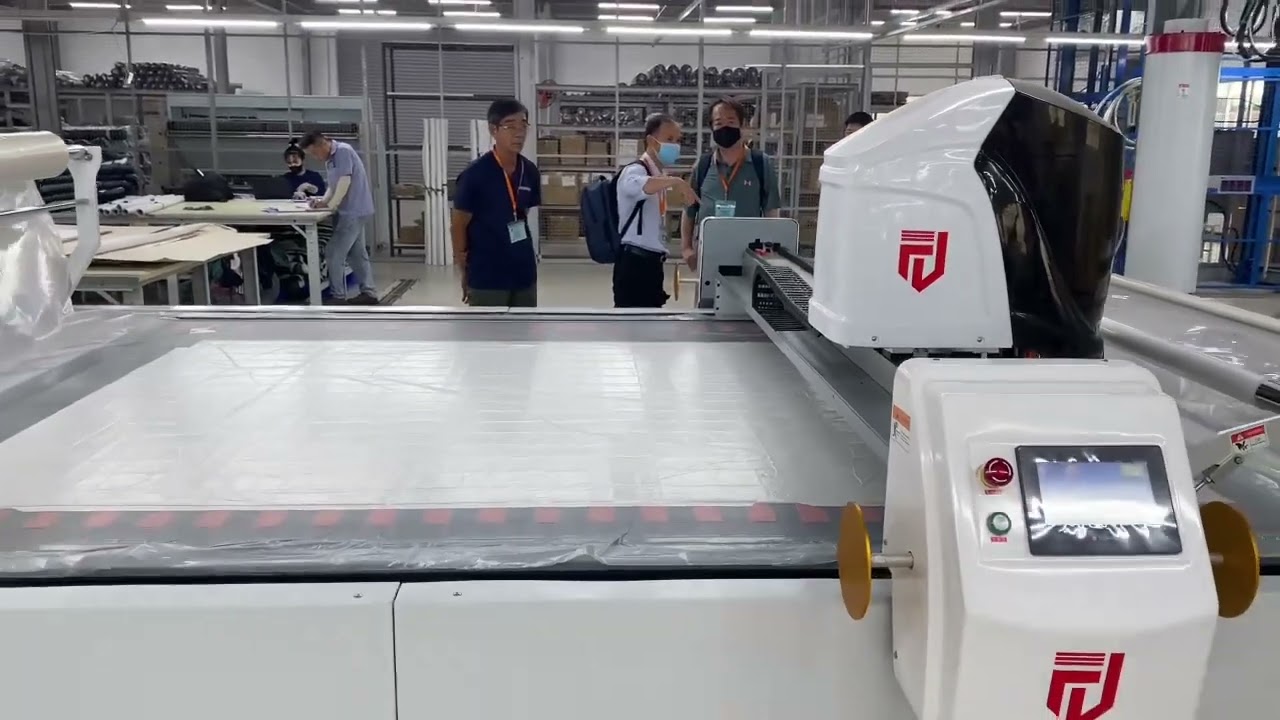 Bàn giao máy cắt vải tự động YYC V9E