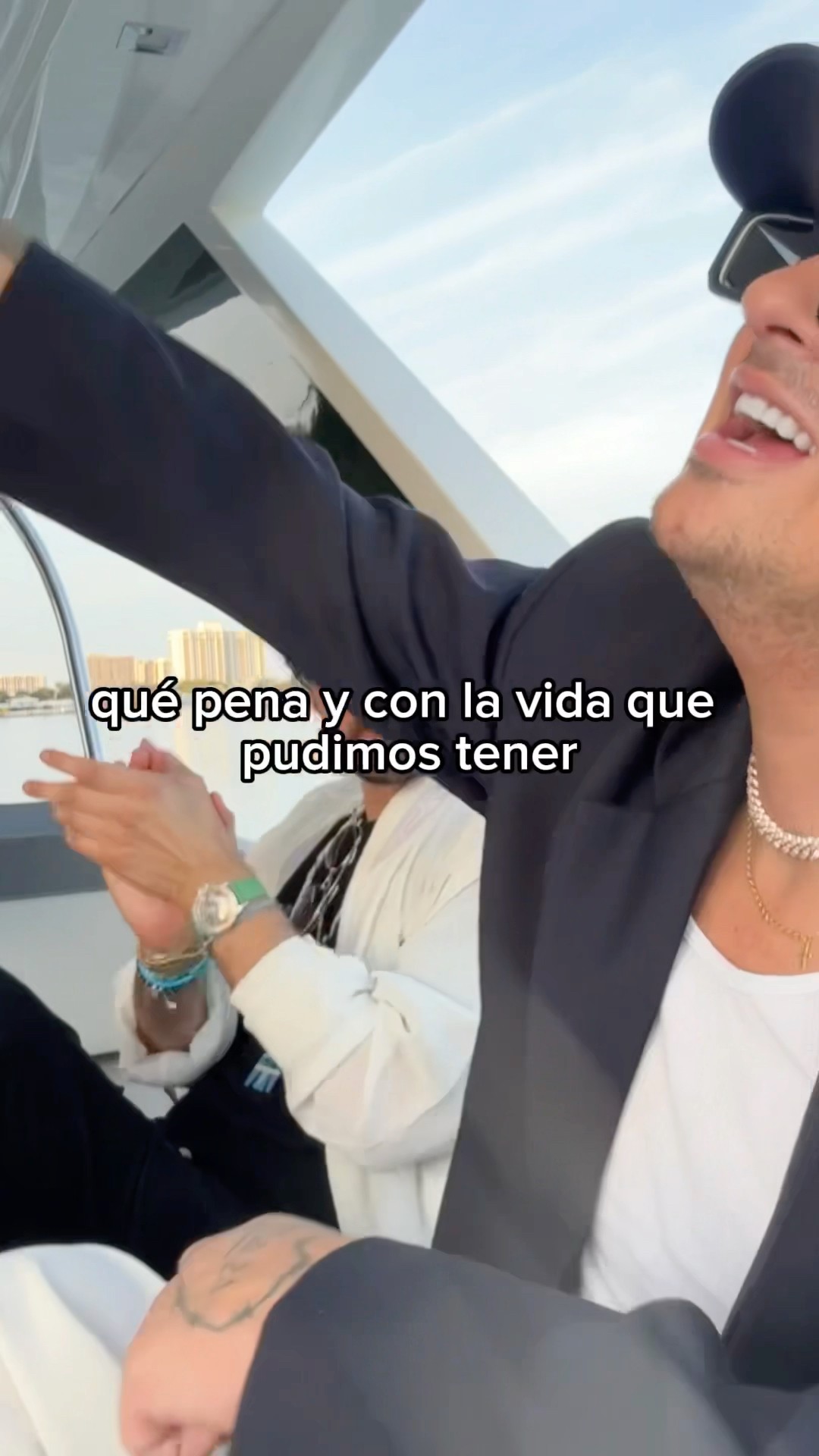 Gracias con el corazón a @marcanthony  y @beele. #VOLVER ya al aire en todas partes