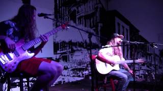 Gubbulidis - 4. Bronze Fingers @ Putnam Den 2014-07-09 (Twiddle Duo)