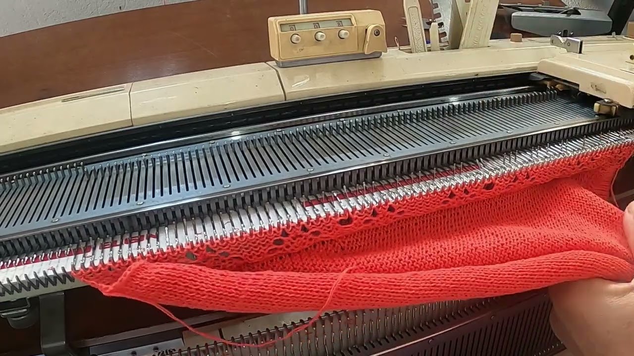 acabamento rendado feito em máquina de tricô