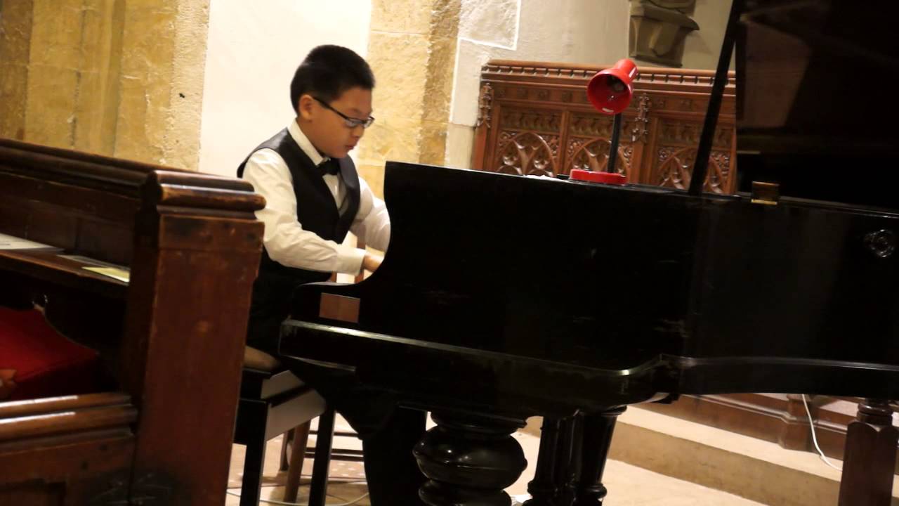 Ziying Zhang - Beethoven: Rondo in C, Op. 51 No. 1 - YouTube