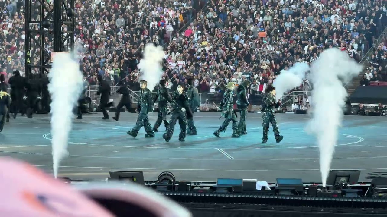 BTS - Hooligan, Aliens & Run BTS (Remix) @ Stanford - Day 2 - 5.17