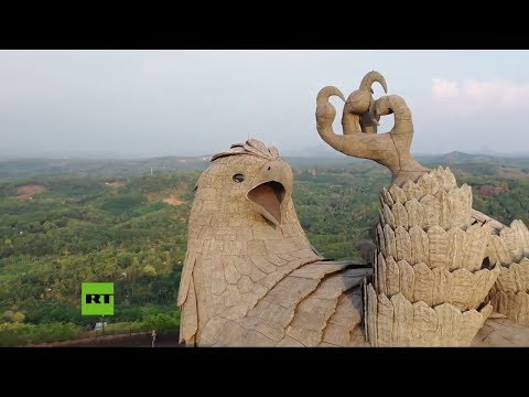 Vídeo: La Escultura De Aves Más Grande Del Mundo En India