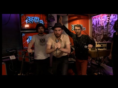 De Staat - Input Source Select (Vinticious Version) live at radio 3FM