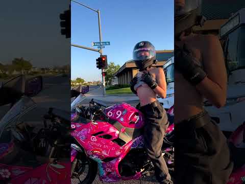 Biker girls  🎥 @uhhvic 🏍️🎨 @candy.shop.sd ⚠️ FOLLOW FOR MORE NINJA 400 CONTENT • • • • • #ka