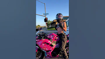 Biker girls  🎥 @uhhvic 🏍️🎨 @candy.shop.sd ⚠️ FOLLOW FOR MORE NINJA 400 CONTENT • • • • • #ka