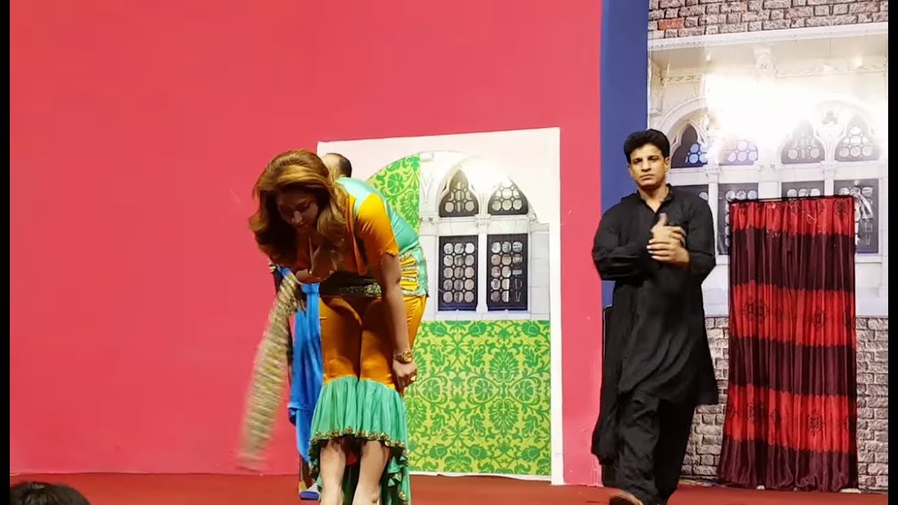 Sexy Mahnoor Perform Stage Drama Hey Baby Youtube