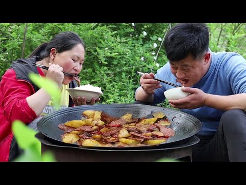 ভিডিও: শুয়োরের মাংসের সাথে শাকসবজি স্টু