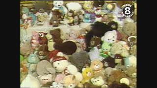 Santee Elementary School library in San Diego filled with teddy bears in 1987 Profile