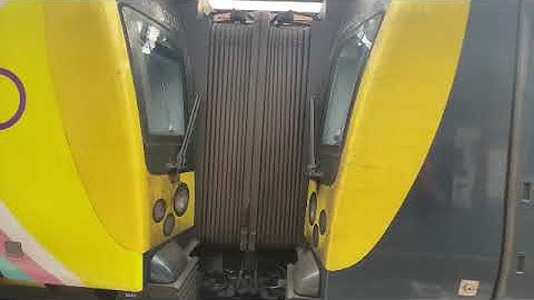 SWR class 444 joining up at Bournemouth 