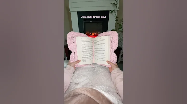 Make reading even cozier #crochet #booksleeve #crochetideas