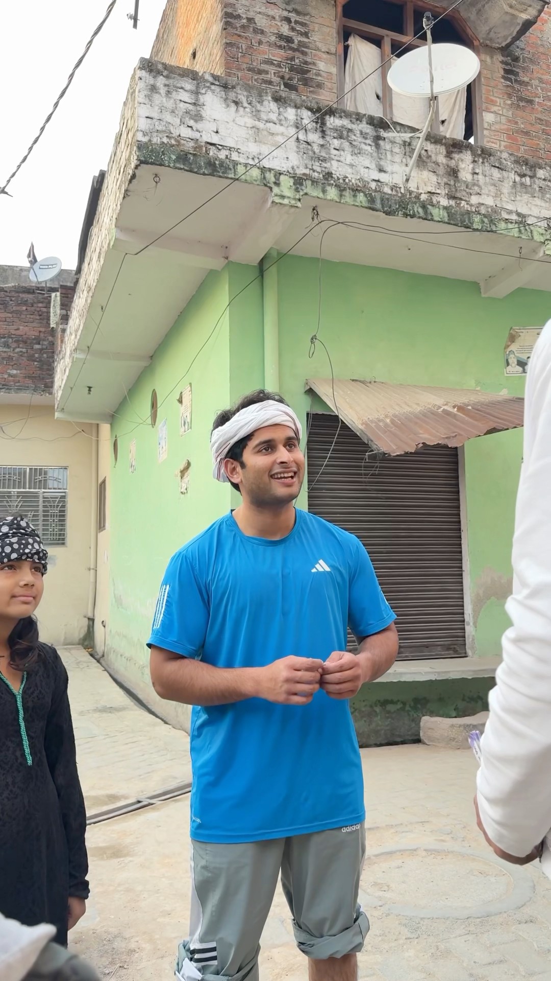 Biwi ke paiso se kapde???? #trending #emotional #motivation #shorts
