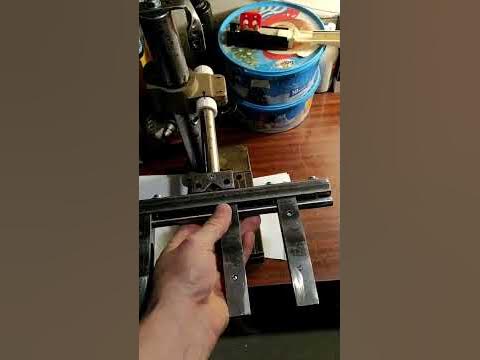 поворотно-зажимной механизм на заочной станок. - YouTube