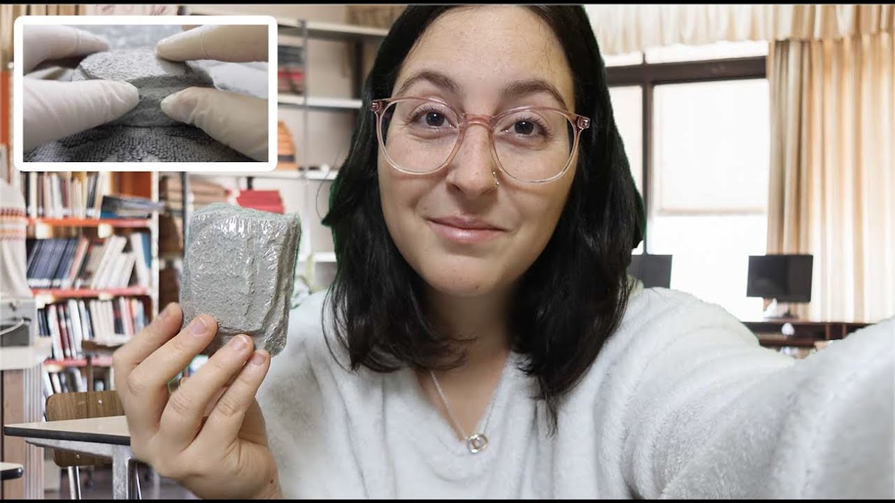 ASMR | COURS D'ARCHÉOLOGIE - On découvre un dinosaure ensemble !? 🦖