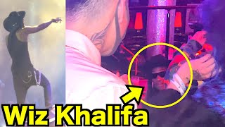 (Tanpa janji) saya mencoba untuk memukul Wiz Khalifa tepat setelah konser selesa