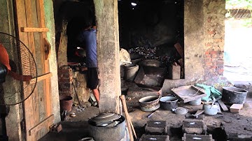 Đúc xoong nồi thủ công, nhận đúc theo yêu cầu.