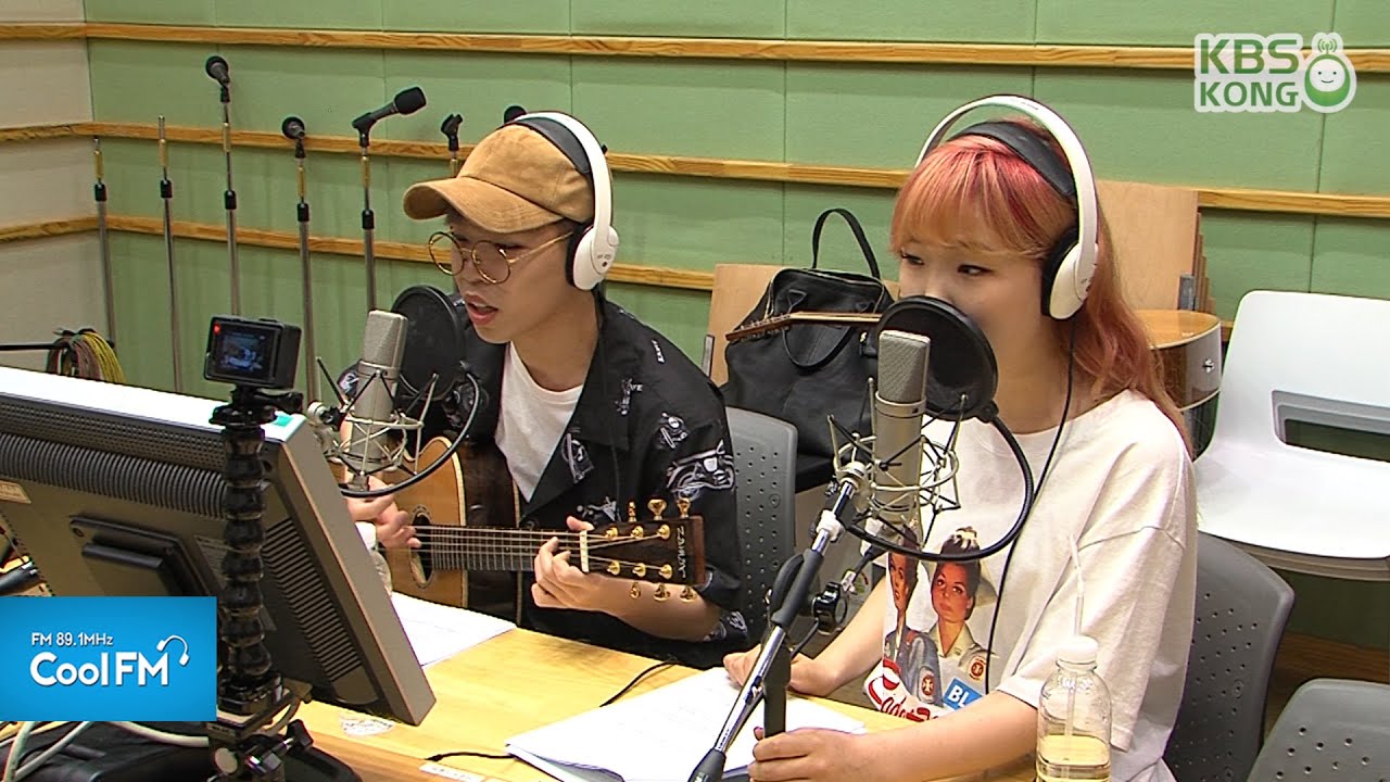 악동뮤지션 '사람들이 움직이는 게' 라이브 LIVE (보이는라디오.ver) / 160519[슈퍼주니어의 키스 더 라디오]