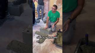 Pose au mortier d’un bloc de béton creux