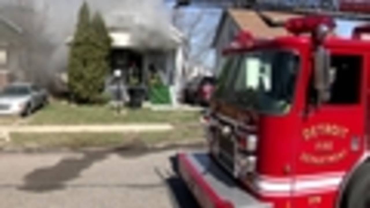 Man rescued from house fire in Detroit - YouTube