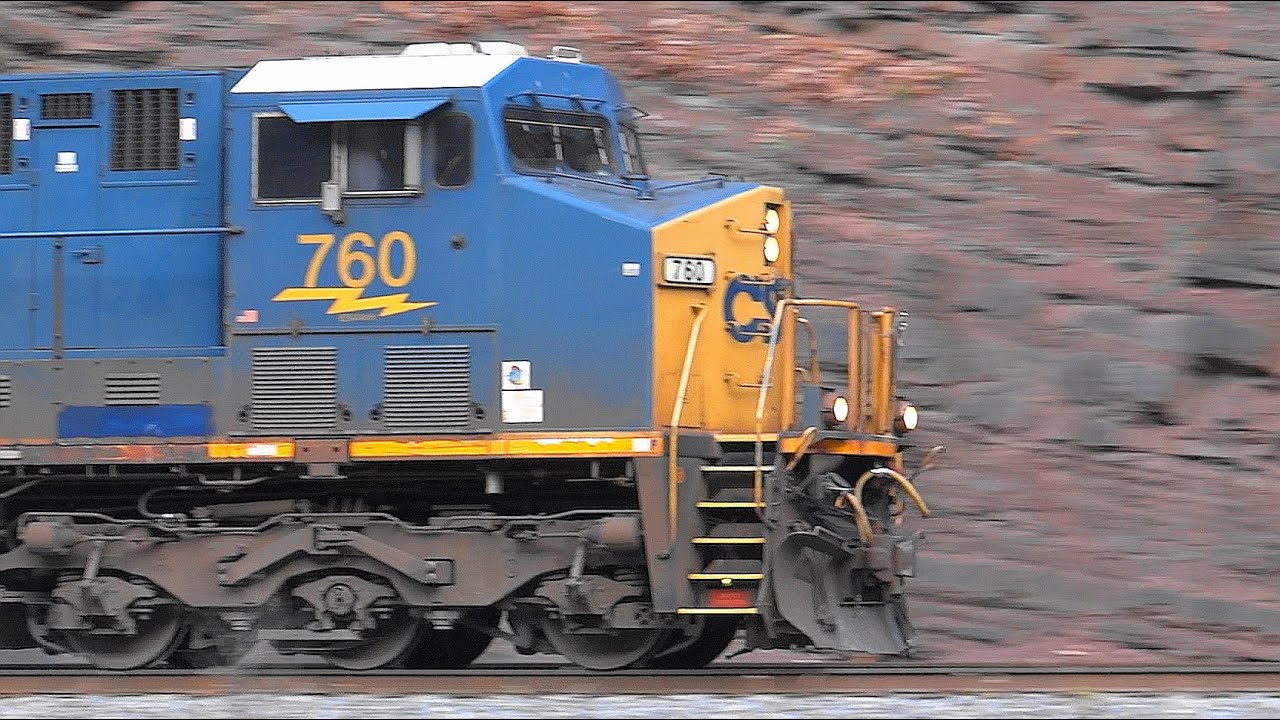 Friendly Crew on CSX Double Stack Intermodal Train - YouTube