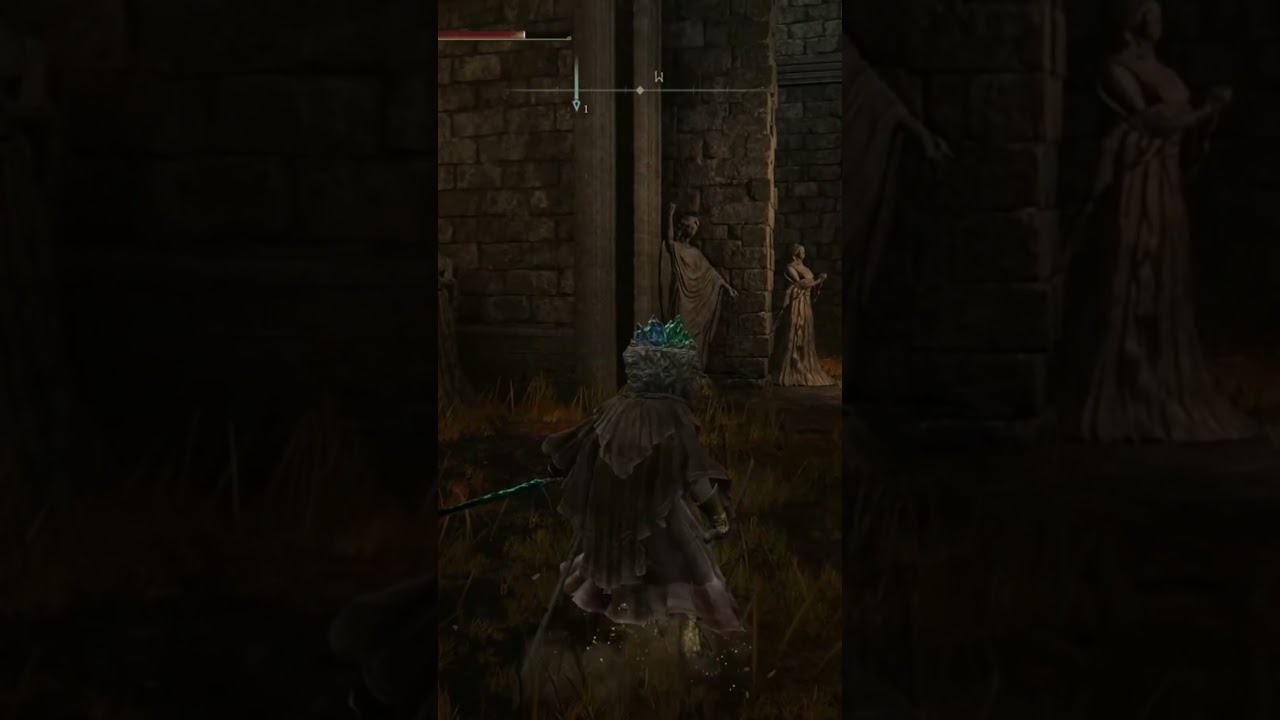 HOW DIDN’T I NOTICE THIS IN HOUSE MARAIS BEFORE? Is this a weeping angel effect? 