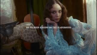 Laufey - Silver Lining ( Lyric Video With Chords)