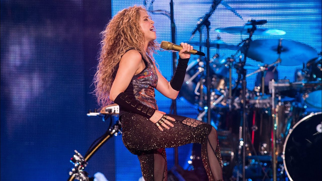 Shakira Si Te Vas (Live El Dorado World Tour HD) - YouTube