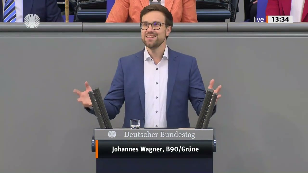 BUNDESTAG: Bewegende Rede von Marcel Reif! Mit diesen Worten rührte er Annalena Baerbock zu Tränen