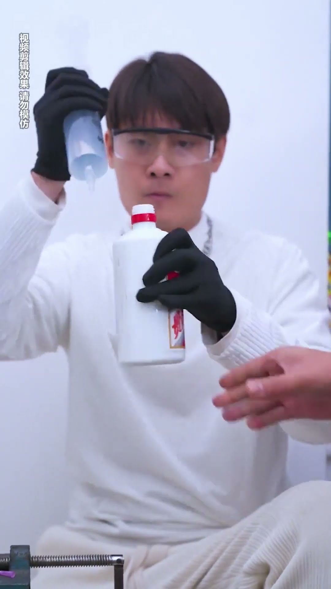 Genius son impersonates Maotai liquor with toilet water# shorts#guige