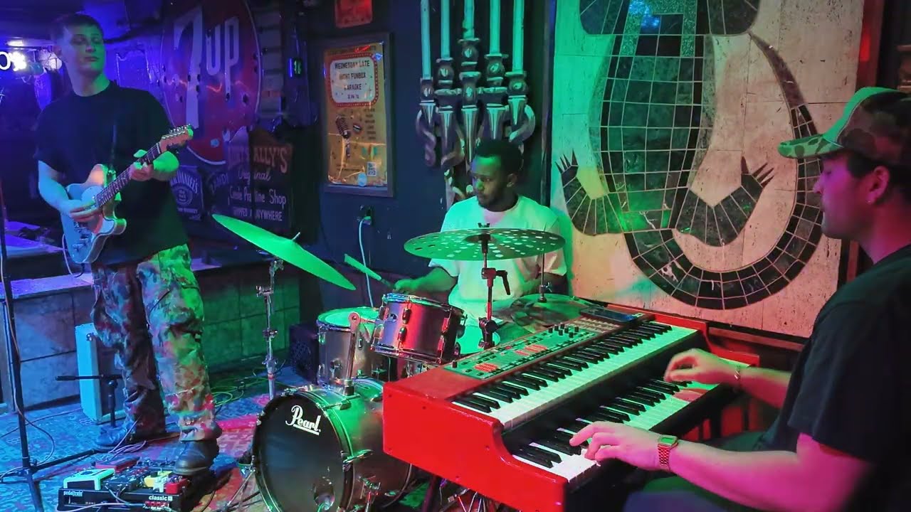 Sam Fribush, Brian Richburg Jr. & Xavier Lynn 4/30/25 Le Bon Temps Roule, New Orleans, LA