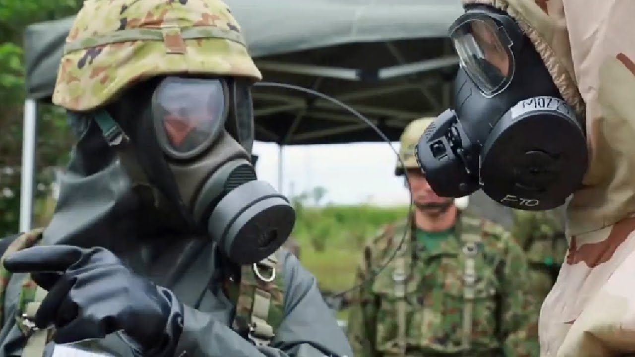 【実物】セルビア軍 対NBC兵器（特殊武器）防護 防毒マスク ガスマスク 日米合同NBC攻撃対応訓練・陸上自衛隊 第15特殊武器防護隊(那覇駐屯地