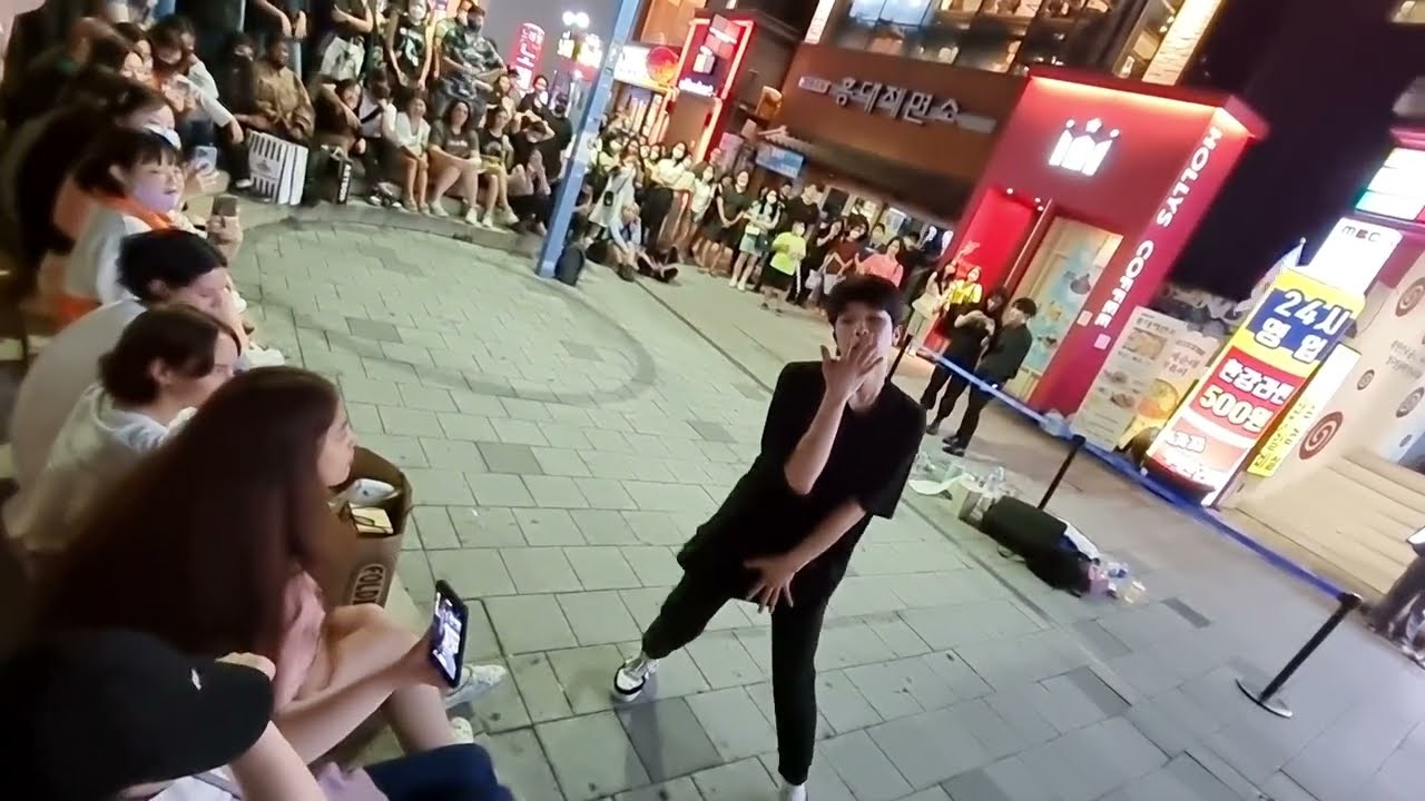 YU KAGAWA, HYOJIN & SHINHWA. HILARIOUS INTERACTIVE. HONGDAE BUSKING MEMORY.