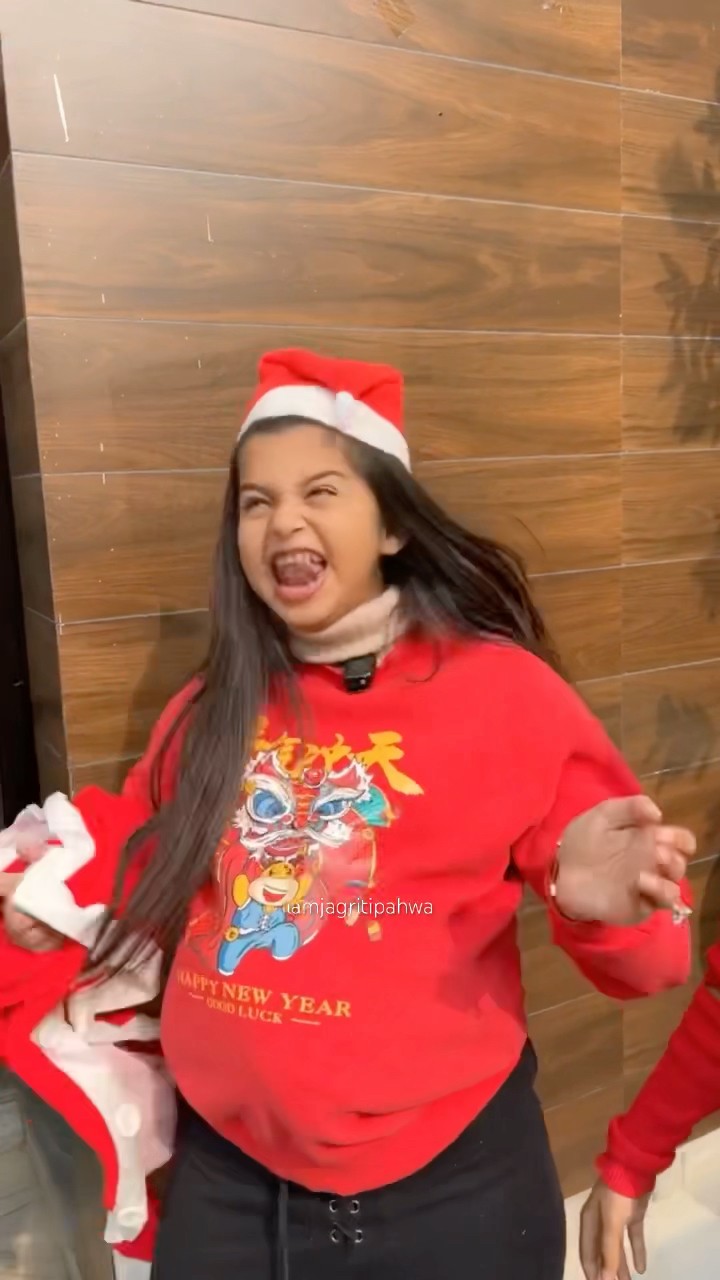 Childhood \u0026 Christmas Preparations??#santaclaus #christmas #25december #jagritipahwa #gullygang