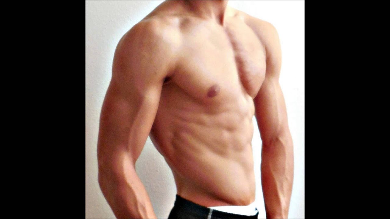 Body Update / 17 Jahre - 17 years // Posing // ein Jahr Fitness - one year Fitness muskeln aufbauen frau ernährung