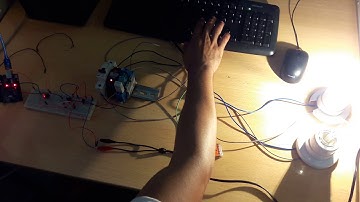 Ligar 2 lâmpadas através de um teclado e de um Arduino