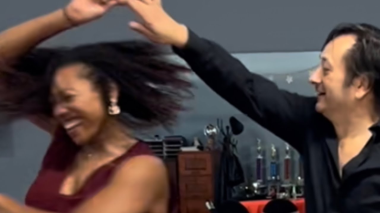 Scott y Ayonna Salsa - YouTube