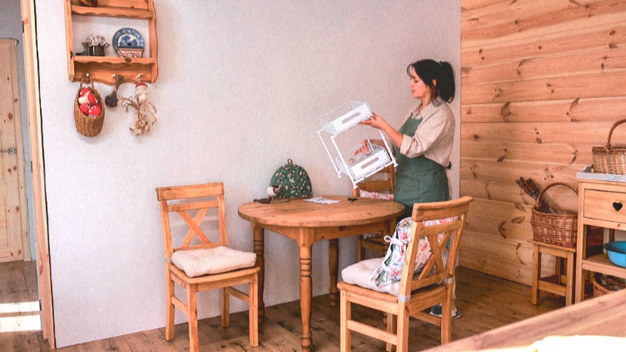 Утренняя рутина в заснеженной деревне. Обустройство дома и приготовление теплого деревенского обеда.