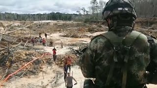La Policía y el Ejército de Colombia desmantelan la mina ilegal que devastaba las selvas del Guainía
